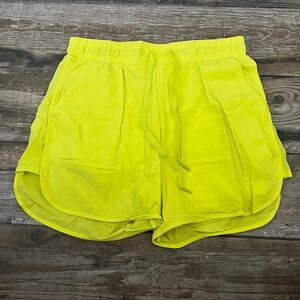 Buffbunny Flo Shorts in Tiki Yellow